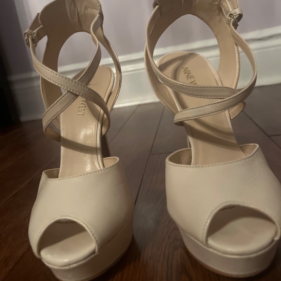 Nine West Heels - 5.5 - Picture 4 of 6